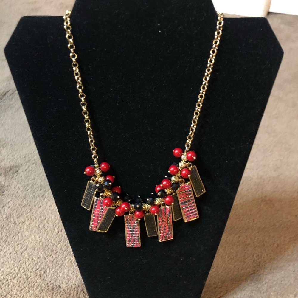 Gold tone necklace